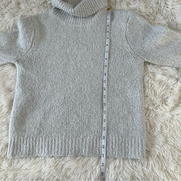 Brandy Melville Wool Blend Cassia Turtleneck Sweater - Picture 9 of 9